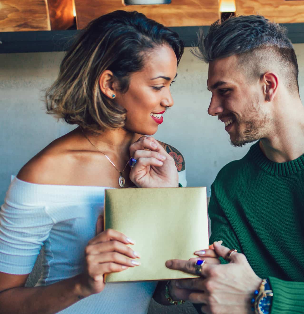 Singles unterschiedlicher Herkunft bei einem Luxy-Date