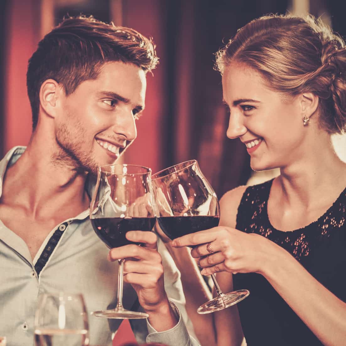 Local singles connecting on Luxy in the USA